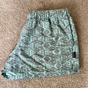 Patagonia W’s Barely Baggies Shorts Drifter Grey Ikat Fish print